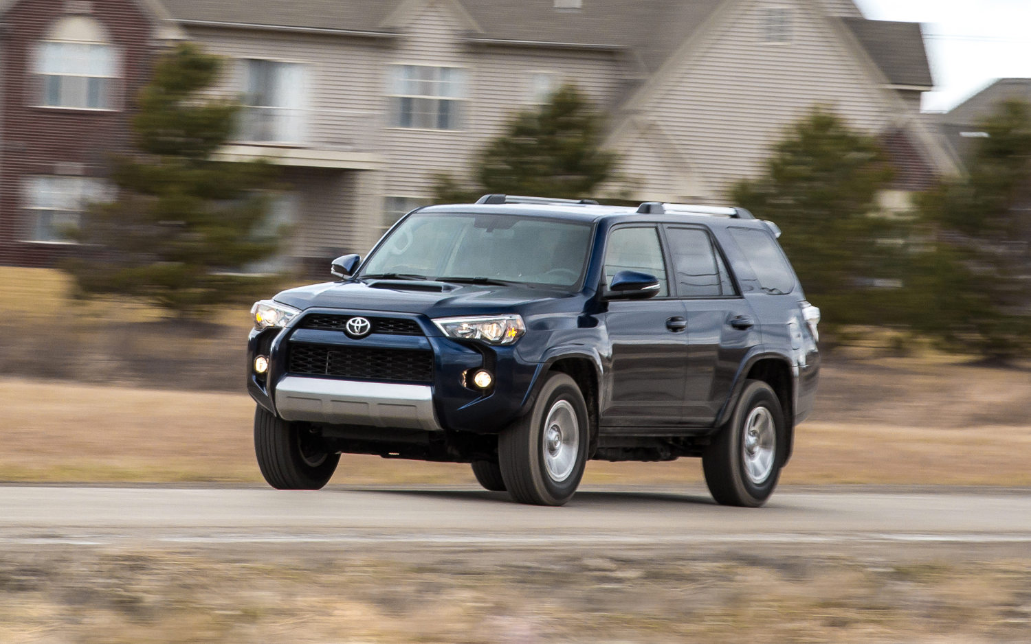 Comparison - BMW X5 xDrive50i 2015 - vs - Toyota 4Runner SR5 Premium ...